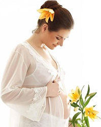 Беременная женщина, ожидающая рождения своего ребенка